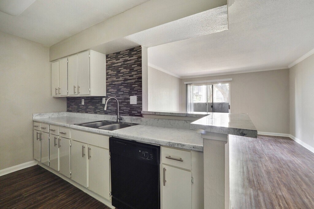 Cambridge Apartments in Angleton, TX