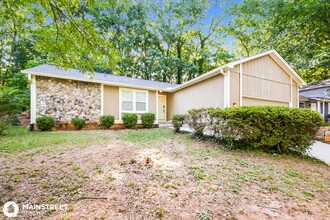 858 Martin Rd in Stone Mountain, GA - Foto de edificio - Building Photo