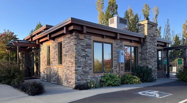 55 Pine St, Unit 201 in Edmonds, WA - Building Photo - Building Photo