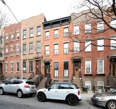 562 Henry St in Brooklyn, NY - Foto de edificio - Building Photo