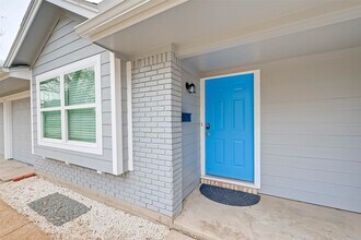 5330 Hialeah Dr in Houston, TX - Building Photo - Building Photo