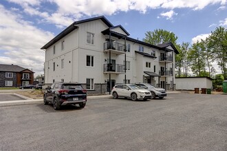 121 Arsène Rue in Victoriaville, QC - Building Photo - Building Photo