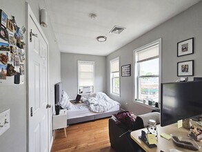 1904 Massachusetts Ave, Unit 3 in Cambridge, MA - Foto de edificio - Building Photo