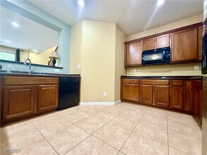5580 Spiceberry Dr in Las Vegas, NV - Building Photo - Building Photo