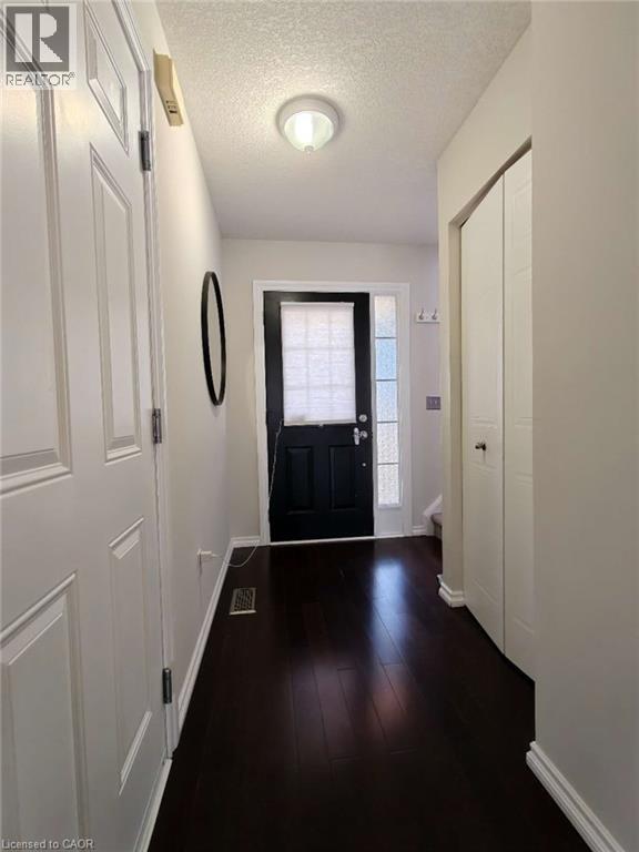 563 Dansbury Dr in Waterloo, ON - Building Photo - Building Photo