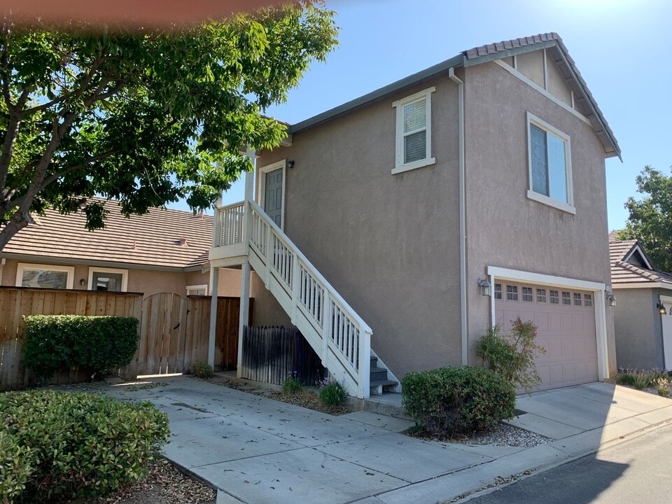 133 Wexford St-Unit -Unit B in Brentwood, CA - Building Photo