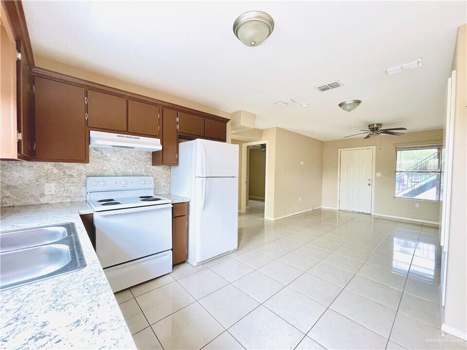 1411 Oak St-Unit -2 & 3 in Weslaco, TX - Building Photo