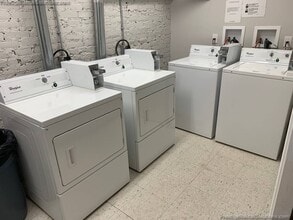 73 S Huntington Ave, Unit 1 in Boston, MA - Foto de edificio - Building Photo