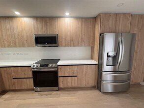 9881 NW 52nd Terrace in Doral, FL - Building Photo - Building Photo