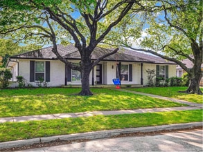 900 Westminster Dr in Richardson, TX - Foto de edificio - Building Photo