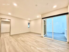 1532 Brockton Ave, Unit 310 in Los Angeles, CA - Foto de edificio - Building Photo