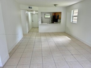 1100 NW 87th Ave in Coral Springs, FL - Building Photo - Building Photo