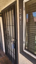 700 W University Dr in Tempe, AZ - Building Photo