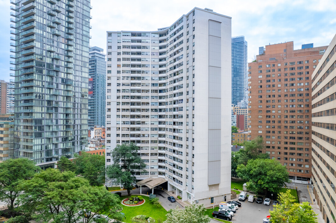 La Place Marie in Toronto, ON - Building Photo