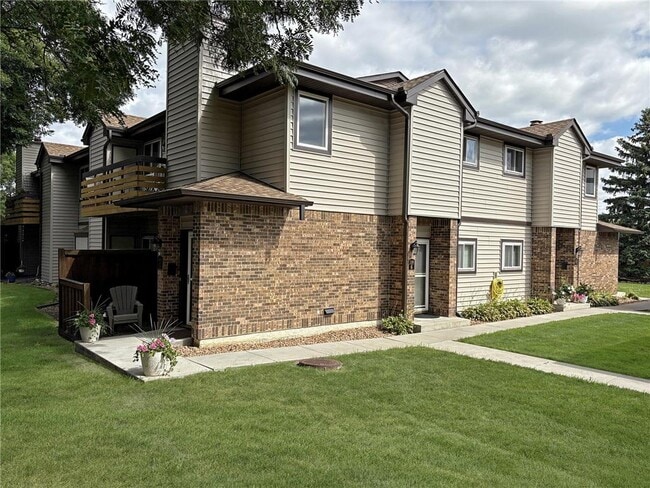 310 Ford Rd in Minneapolis, MN - Building Photo - Building Photo