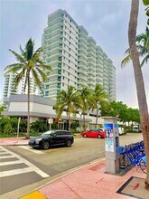 2401 Collins Ave in Miami Beach, FL - Building Photo - Building Photo