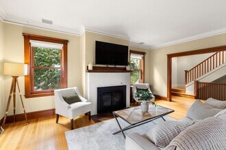 46 Gardner Rd, Unit 2 in Brookline, MA - Foto de edificio - Building Photo