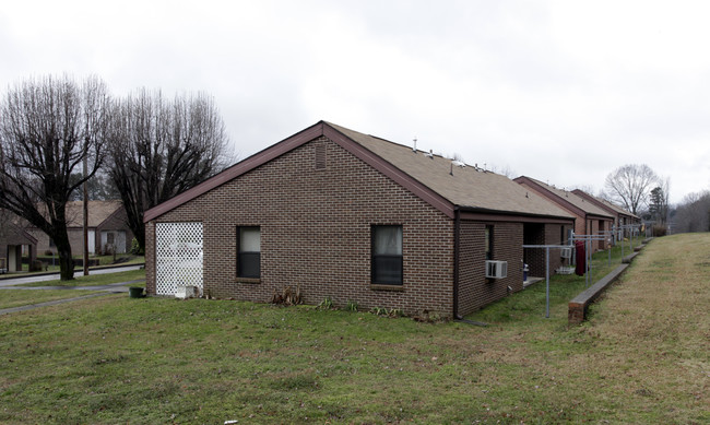 Lee Manor in Athens, TN - Building Photo - Building Photo