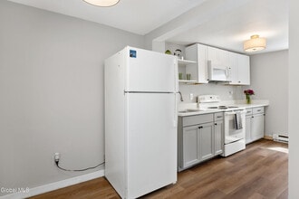 56 Van Buren St in Ballston Spa, NY - Building Photo - Building Photo