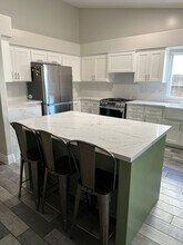12615 Grand Teton Dr in Bakersfield, CA - Building Photo - Building Photo