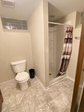 5300 Harmony Ln in Willoughby, OH - Foto de edificio - Building Photo