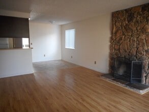 9917 Burline St in Sacramento, CA - Building Photo - Building Photo