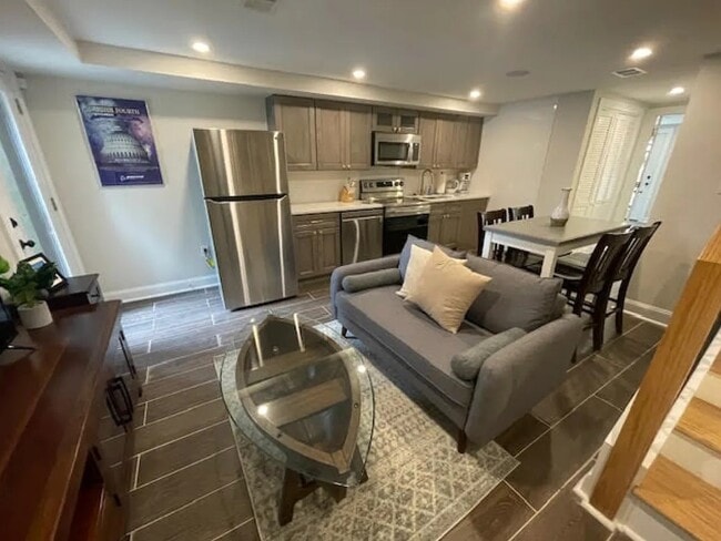 331 W St NE, Unit Basement