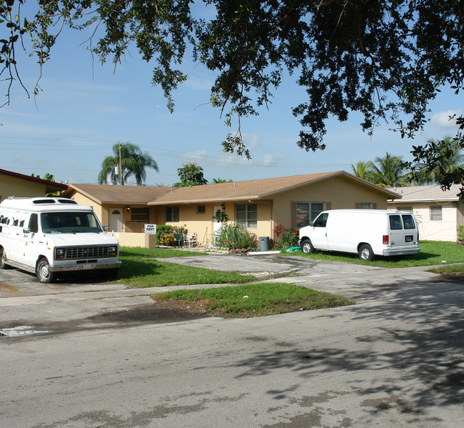 6530 NW 20th Ct in Fort Lauderdale, FL - Foto de edificio - Building Photo