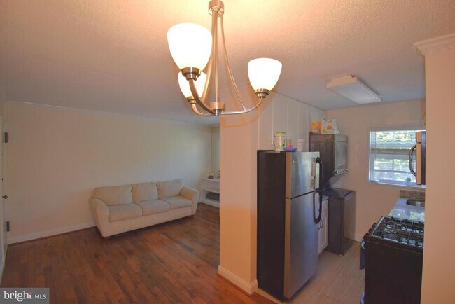 2241 Farrington Ave in Alexandria, VA - Building Photo - Building Photo