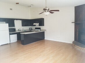 3986 Breezee Ct in Tallahassee, FL - Building Photo - Building Photo