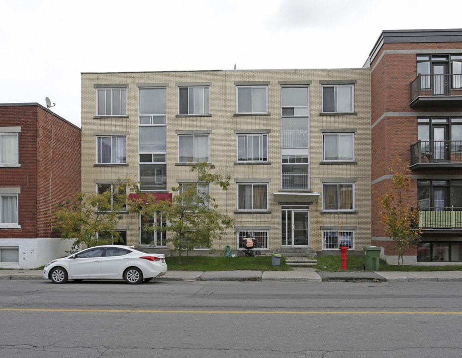 4790 E Ontario Rue E in Montréal, QC - Building Photo