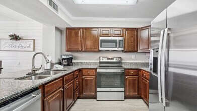 7205 Thomas Dr in Panama City Beach, FL - Building Photo - Building Photo