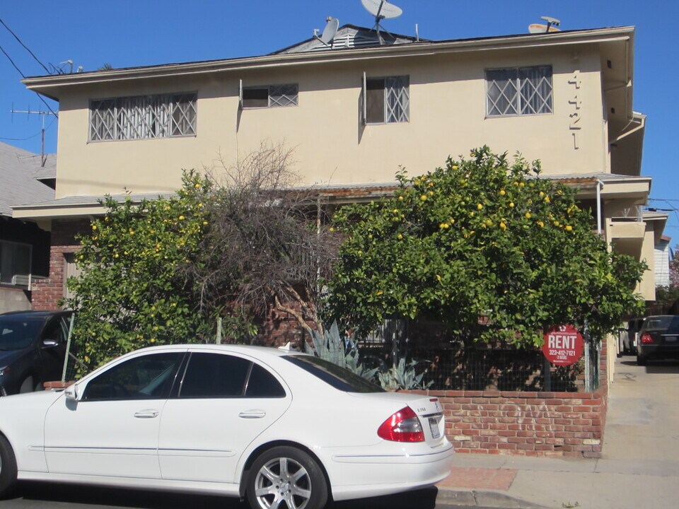 4421 Melbourne Ave in Los Angeles, CA - Building Photo