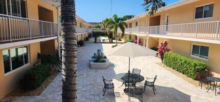 548 Broad Ave S in Naples, FL - Building Photo - Building Photo