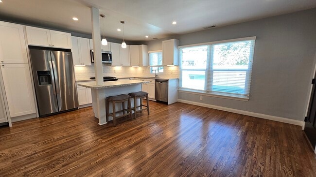 145 California Terrace, Unit 145 in Pasadena, CA - Foto de edificio - Building Photo