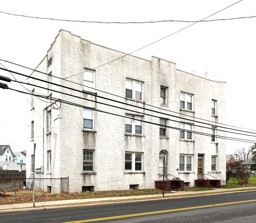 202 Whitehead Ave in South River, NJ - Foto de edificio