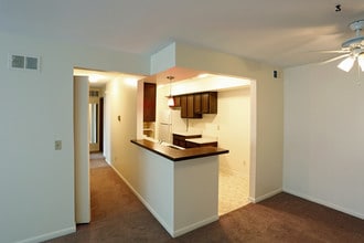 Centurion House Apartments in Toledo, OH - Building Photo - Building Photo