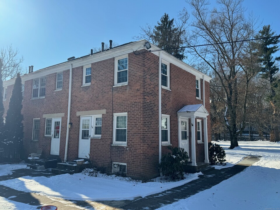 18 Bridge St in Naugatuck, CT - Building Photo