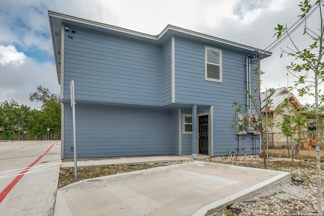property at 1835 W Poplar St