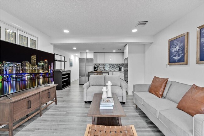 1841 SW 29th Ave in Miami, FL - Building Photo - Building Photo