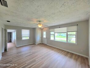 4625 Alpha Ave in Jacksonville, FL - Foto de edificio - Building Photo
