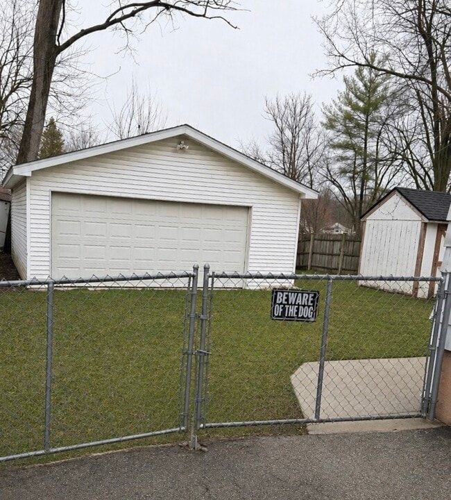3424 W Mott Ave in Flint, MI - Building Photo - Building Photo