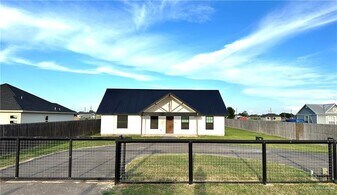 12 Mesquite Dr in Weslaco, TX - Building Photo