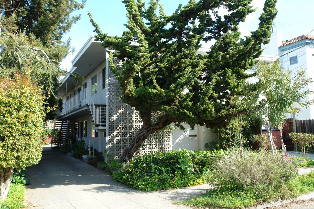 1735 Berkeley Way in Berkeley, CA - Building Photo