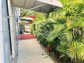2140 NE 180th St in North Miami Beach, FL - Building Photo - Building Photo