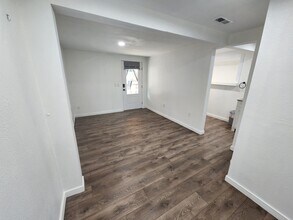 5527 W 8th Ave in Lakewood, CO - Building Photo - Building Photo