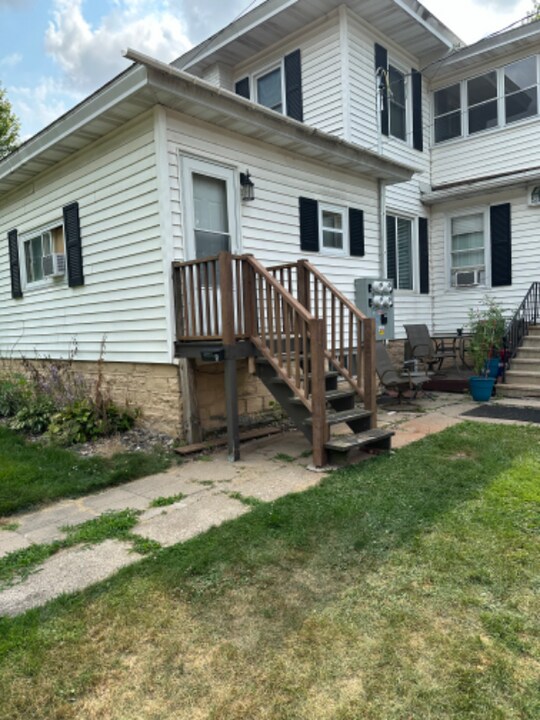 504 8th St NW in Faribault, MN - Building Photo