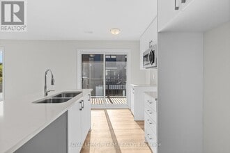 913 Creekway Private in Ottawa, ON - Building Photo - Building Photo