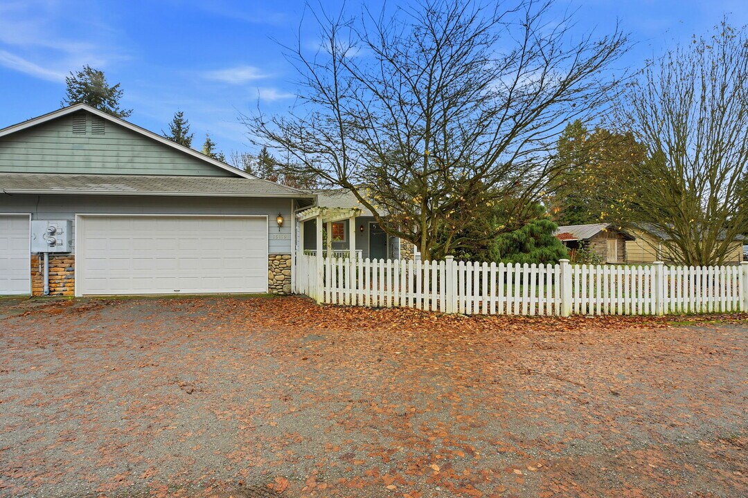 15119 182nd Ave SE in Monroe, WA - Foto de edificio