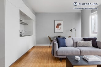 70 W 45th St in New York, NY - Building Photo - Building Photo